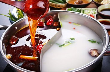怎麽製作超好吃的清湯重慶火鍋底料，3種做法任你選。